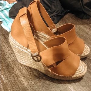 Treasure & bond wedges